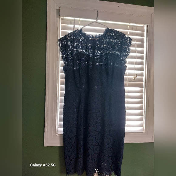 Blue lace dress - Picture 1 of 3